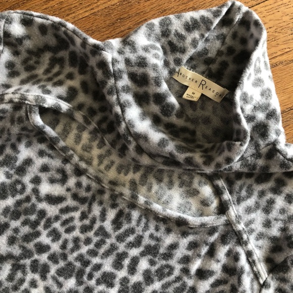 Another Reason Leopard Print Cut-Out Front Mock Neck Long Sleeve Top Size Medium - Picture 4 of 5